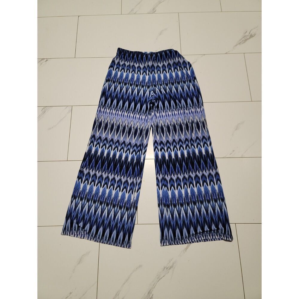 ~ Womens thin and patterned blue and white zig zag chicos pants